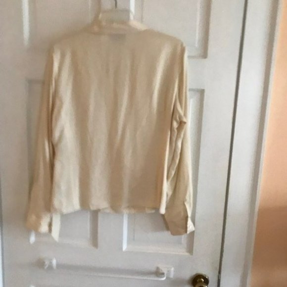 Liz Claiborne Cream Blouse - Picture 4 of 7